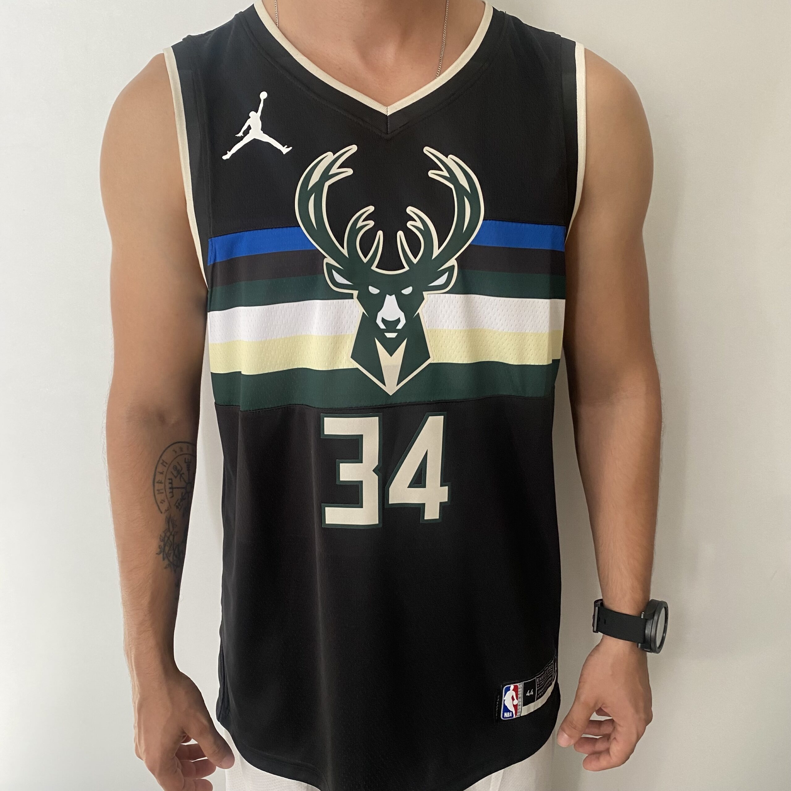 2023-08-01 15.02.07 Camiseta Regata Basquete NBA Milwaukee Bucks Giannis Antetokounmpo 34 - Statement Edition Preta 2019 - Jordan - Imagem 1