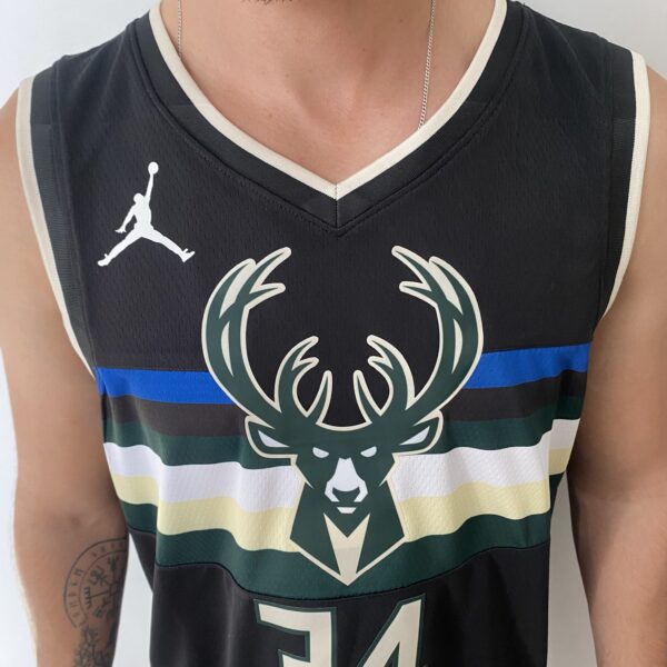Camiseta Regata Basquete NBA Milwaukee Bucks Giannis Antetokounmpo 34 - Statement Edition Preta 2019 - Jordan - Imagem 6