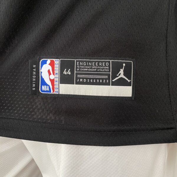 Camiseta Regata Basquete NBA Milwaukee Bucks Giannis Antetokounmpo 34 - Statement Edition Preta 2019 - Jordan - Imagem 10