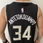 Camiseta Regata Basquete NBA Milwaukee Bucks Giannis Antetokounmpo 34 - Statement Edition Preta 2019 - Jordan - Imagem 12