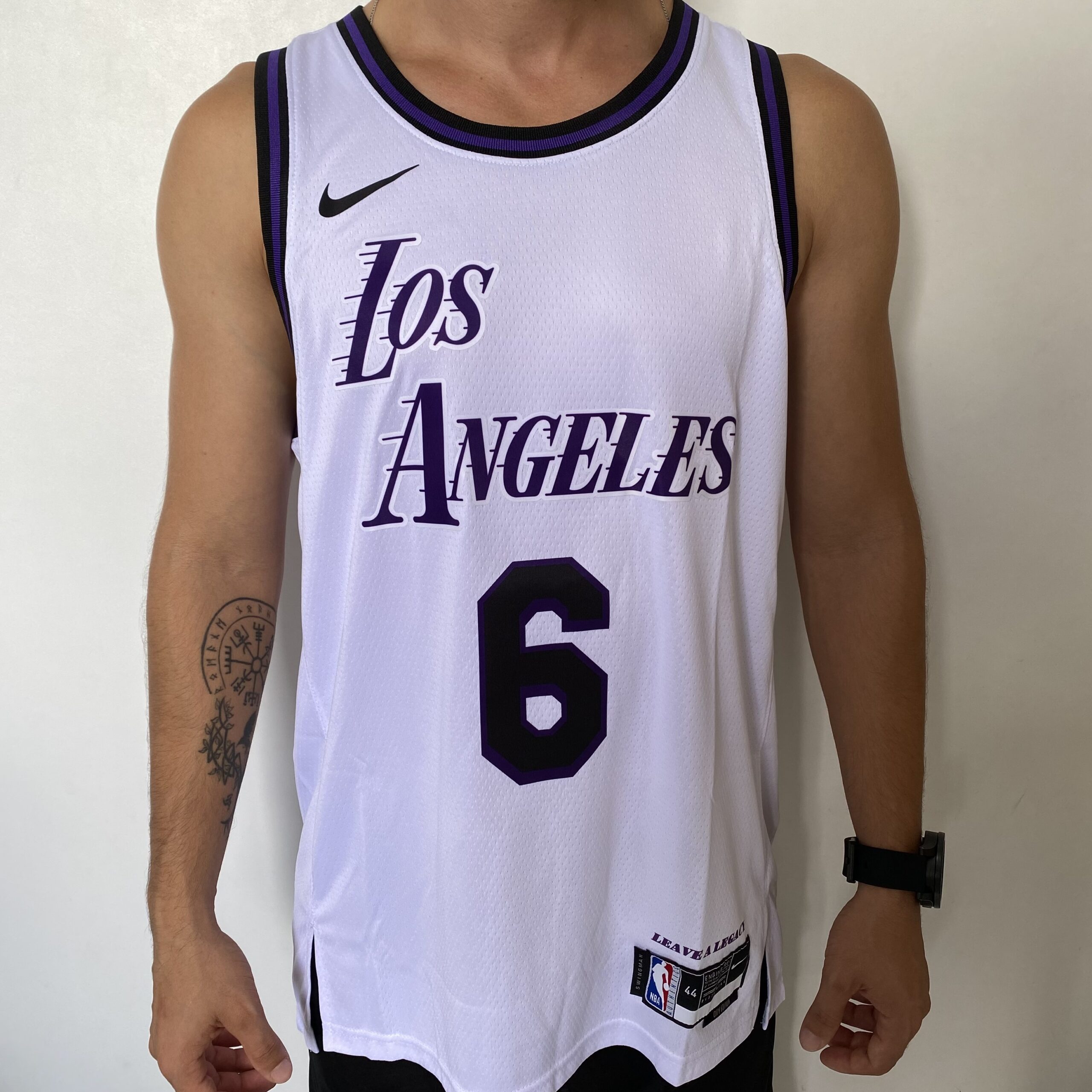 2023-06-22 12.07 Camiseta Regata NBA Los Angeles Lakers LeBron James 23 City Edition Nike - Imagem 1
