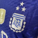 Camisa Seleção Argentina Away - Campeão Mundial - (2) Patch Copa do Mundo Catar - 3 Estrelas - Messi 10 - 2023 Adidas - Versão Jogador - Imagem 9