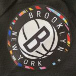 Kit Conjunto Camiseta Regata e Bermuda Short Basquete NBA Brooklyn Nets City Edition Nike - Imagem 13