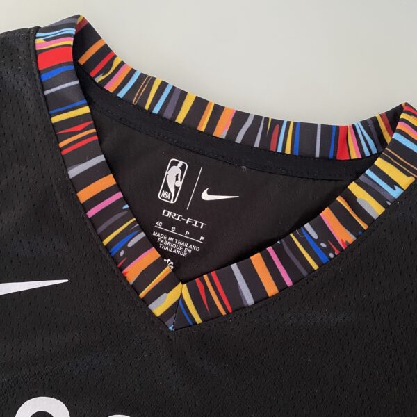 Kit Conjunto Camiseta Regata e Bermuda Short Basquete NBA Brooklyn Nets City Edition Nike - Imagem 12