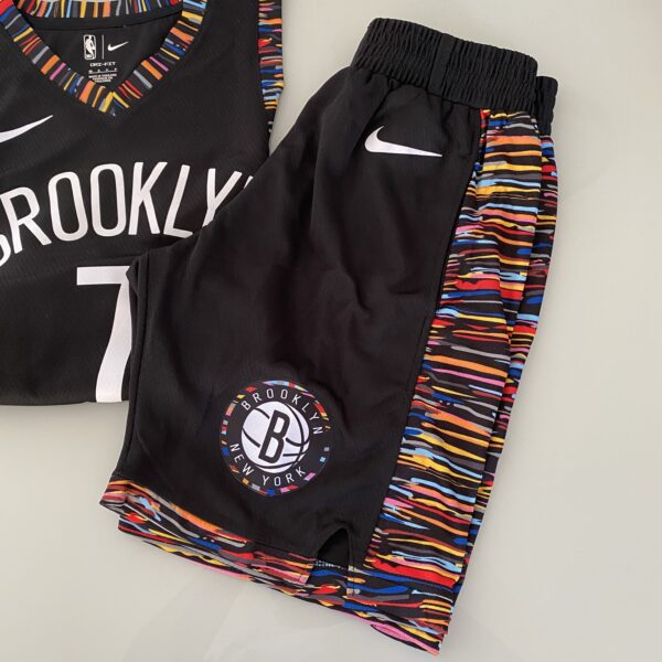 Kit Conjunto Camiseta Regata e Bermuda Short Basquete NBA Brooklyn Nets City Edition Nike - Imagem 11