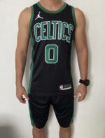 Kit Conjunto Camiseta Regata e Bermuda Short Basquete NBA Boston Celtics Statement Edition Preta 2022 Jordan - Imagem 2