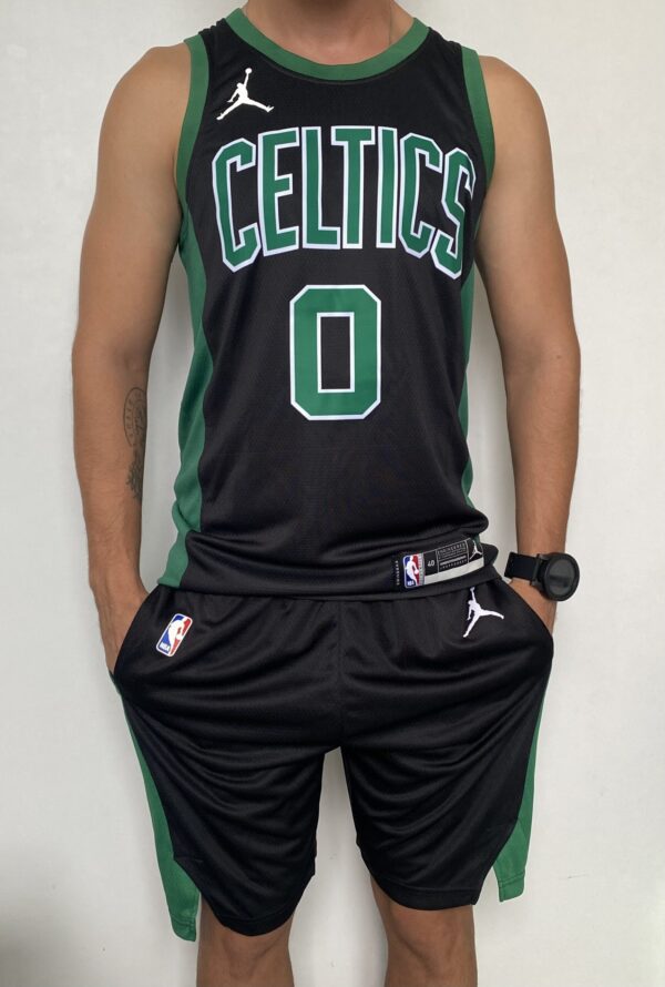 Kit Conjunto Camiseta Regata e Bermuda Short Basquete NBA Boston Celtics Statement Edition Preta 2022 Jordan - Imagem 8
