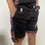 Kit Conjunto Camiseta Regata e Bermuda Short Basquete NBA Brooklyn Nets City Edition Nike - Imagem 6