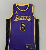 Camiseta Regata Basquete NBA Swingman Los Angeles Lakers LeBron James 6 Statement Edition Roxa 2023 Jordan - Imagem 16