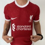 Camisa Liverpool Home Versão Jogador 2024 Vermelha Nike - Imagem 3