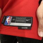 Camiseta Regata NBA Chicago Bulls Michael Jordan 23 Icon Edition Vermelha 2022 Nike - Imagem 10