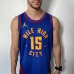 Camiseta Regata NBA Denver Nuggets Nikola Jokic 15 Statement Edition Azul 2023 Jordan - Imagem 2