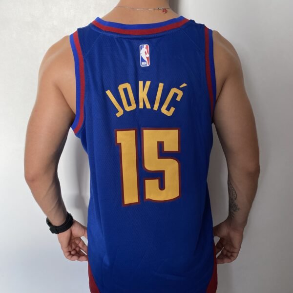 Camiseta Regata NBA Denver Nuggets Nikola Jokic 15 Statement Edition Azul 2023 Jordan - Imagem 12