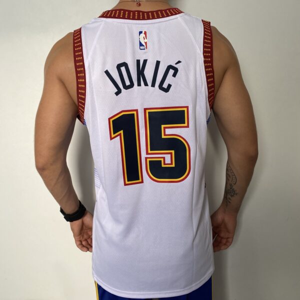 Camiseta Regata NBA Denver Nuggets Nikola Jokic 15 City Edition Branca 2023 Nike - Imagem 14