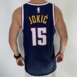 Camiseta Regata NBA Denver Nuggets Nikola Jokic 15 Icon Edition Azul Escura 2023 Nike - Imagem 12