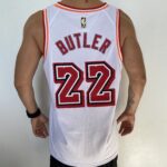 Camiseta Regata Basquete NBA Miami Heat Swingman Jimmy Butler 22 Classic Edition Branca 2023 Nike - Imagem 14