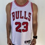 Camiseta Regata NBA Chicago Bulls Michael Jordan 23 Association Edition Branca 2022 Nike