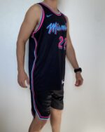 Kit Conjunto Camiseta Regata e Bermuda Short Basquete NBA Miami Heat City Edition 2021 Nike - Imagem 2