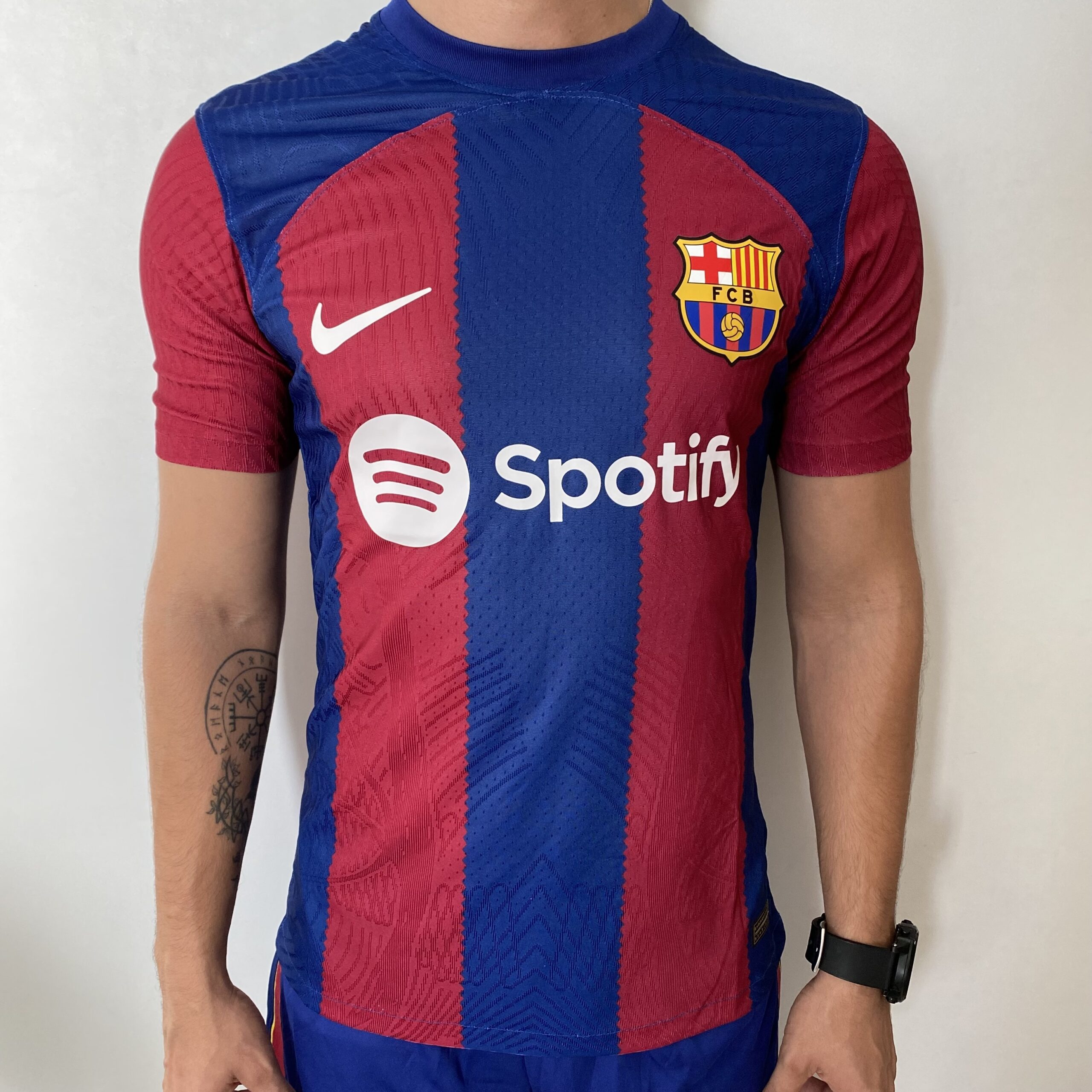 2023-07-26 15.37.00 Camisa Barcelona Home Versão Jogador 2024 Nike - Imagem 1