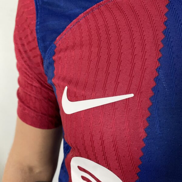 Camisa Barcelona Home Versão Jogador 2024 Nike - Imagem 5