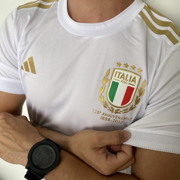 Camisa Seleção Itália Comemorativa 125 Anos 2023 Branca Dourada Adidas - Imagem 11