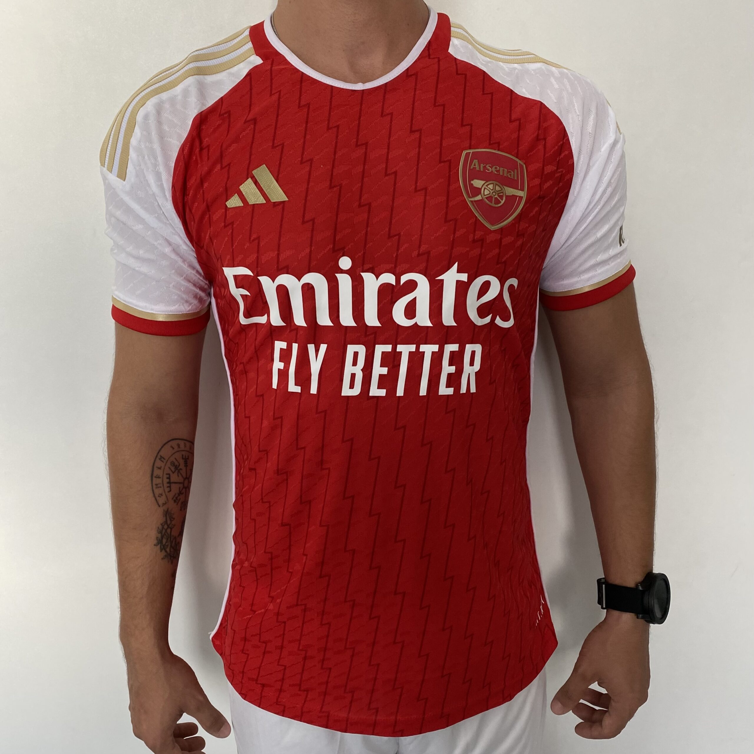 2023-09-04 16.05.03 Camisa Arsenal Home Versão Jogador 2024 Vermelha Adidas - Imagem 1