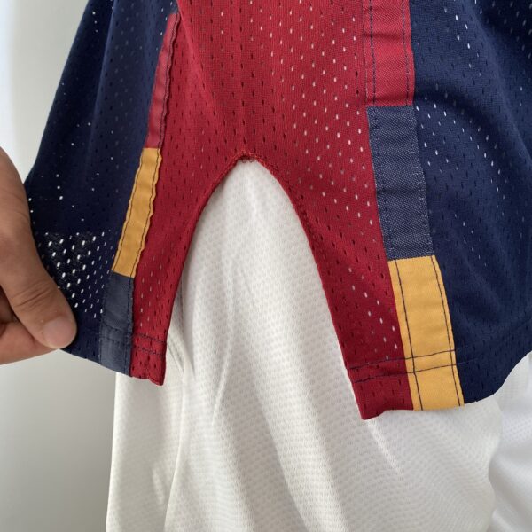 Camiseta Regata NBA Camiseta Regata NBA Mitchell & Ness 2008/09 - Cleveland Cavaliers - Cavs - LeBron James 23 - Azul Marinho - Imagem 14