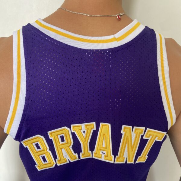 Camiseta Regata Basquete NBA Los Angeles Lakers Mitchell & Ness 8 de Fevereiro de 1998 Roxa – Kobe Bryant – 8 – Edição Especial – All Star - Imagem 17