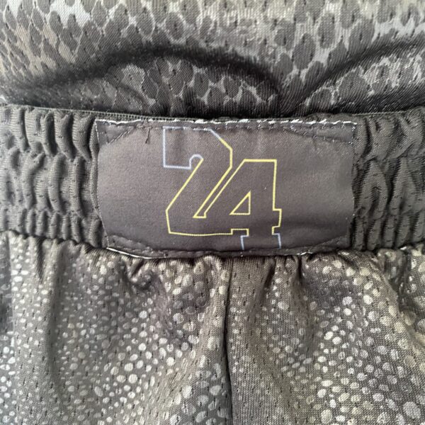 Short Bermuda NBA Los Angeles Lakers Preta Mamba Negra - Black Mamba - Kobe Bryant Edição Especial Nike - Imagem 5