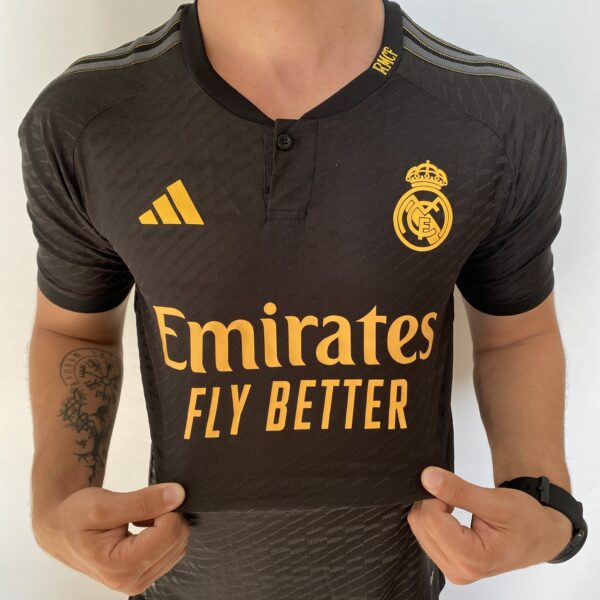 Camisa Real Madrid Third Versão Jogador 2024 Preta Adidas - Imagem 5