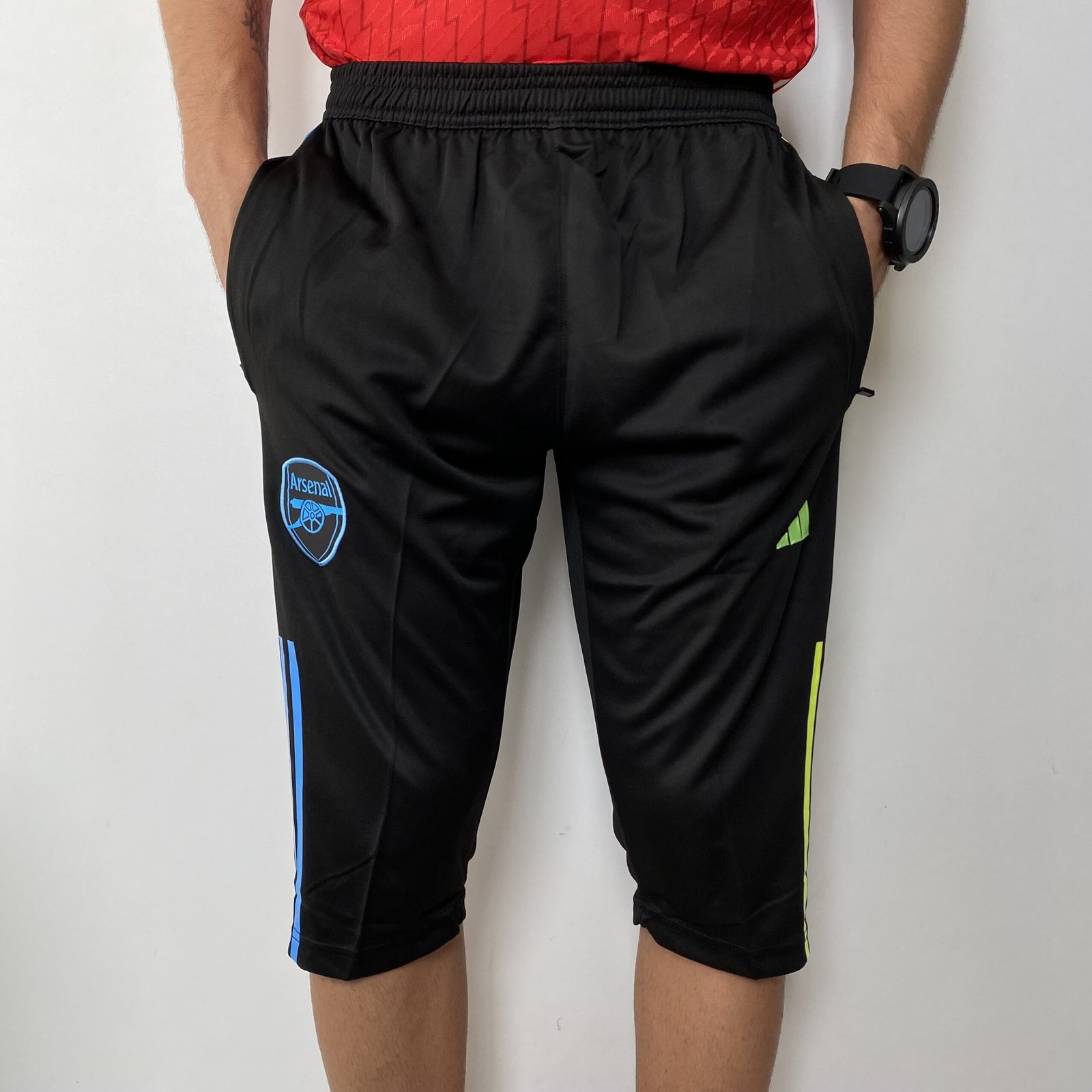 2023-10-17 15.27.21 Meia Calça 3/4 Arsenal Preta 2023-24 Adidas - Imagem 1