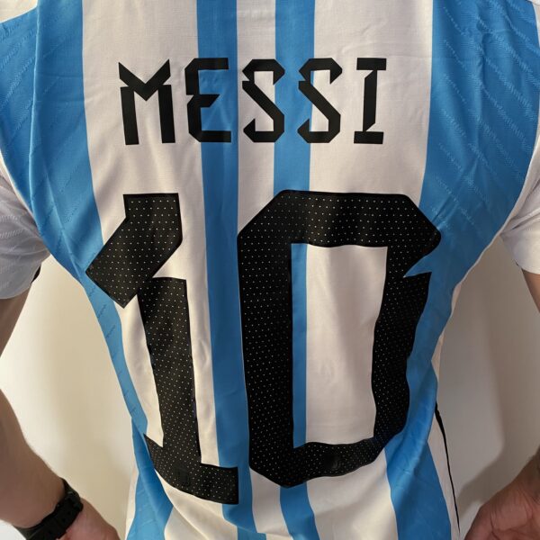 Camisa Seleção Argentina Home - Campeão Mundial - (2) Patch Copa do Mundo Catar - 3 Estrelas - Messi 10 - 2023 Adidas - Versão Jogador - Imagem 27