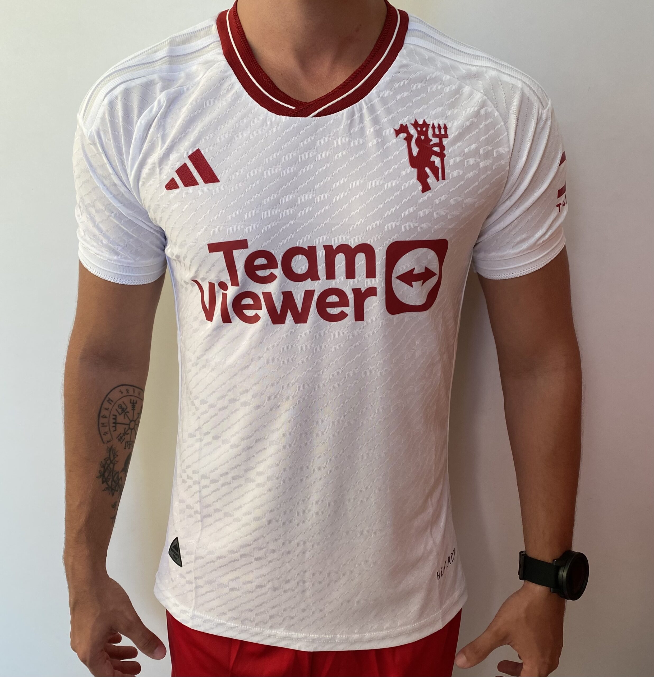 2023-11-03 16.53.35 Camisa Manchester United Third Jogador 2024 Branca Adidas - Imagem 1