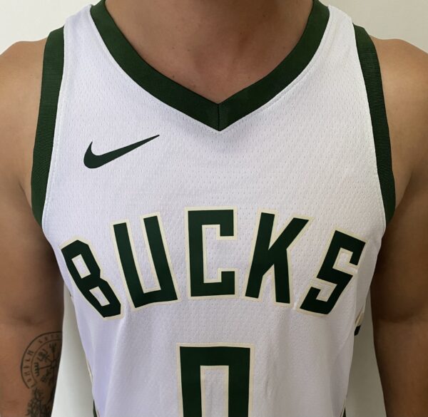 Camiseta Regata Basquete NBA - Milwaukee Bucks - Damian Lillard 0 - Association Edition 2023 - Nike - Branca - Imagem 2