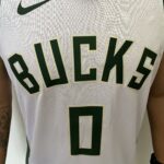 Camiseta Regata Basquete NBA - Milwaukee Bucks - Damian Lillard 0 - Association Edition 2023 - Nike - Branca - Imagem 5