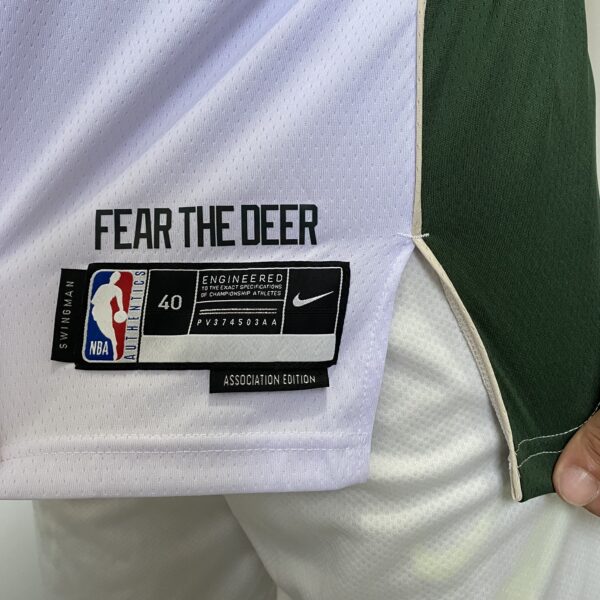 Camiseta Regata Basquete NBA - Milwaukee Bucks - Damian Lillard 0 - Association Edition 2023 - Nike - Branca - Imagem 11