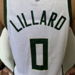 Camiseta Regata Basquete NBA - Milwaukee Bucks - Damian Lillard 0 - Association Edition 2023 - Nike - Branca - Imagem 14