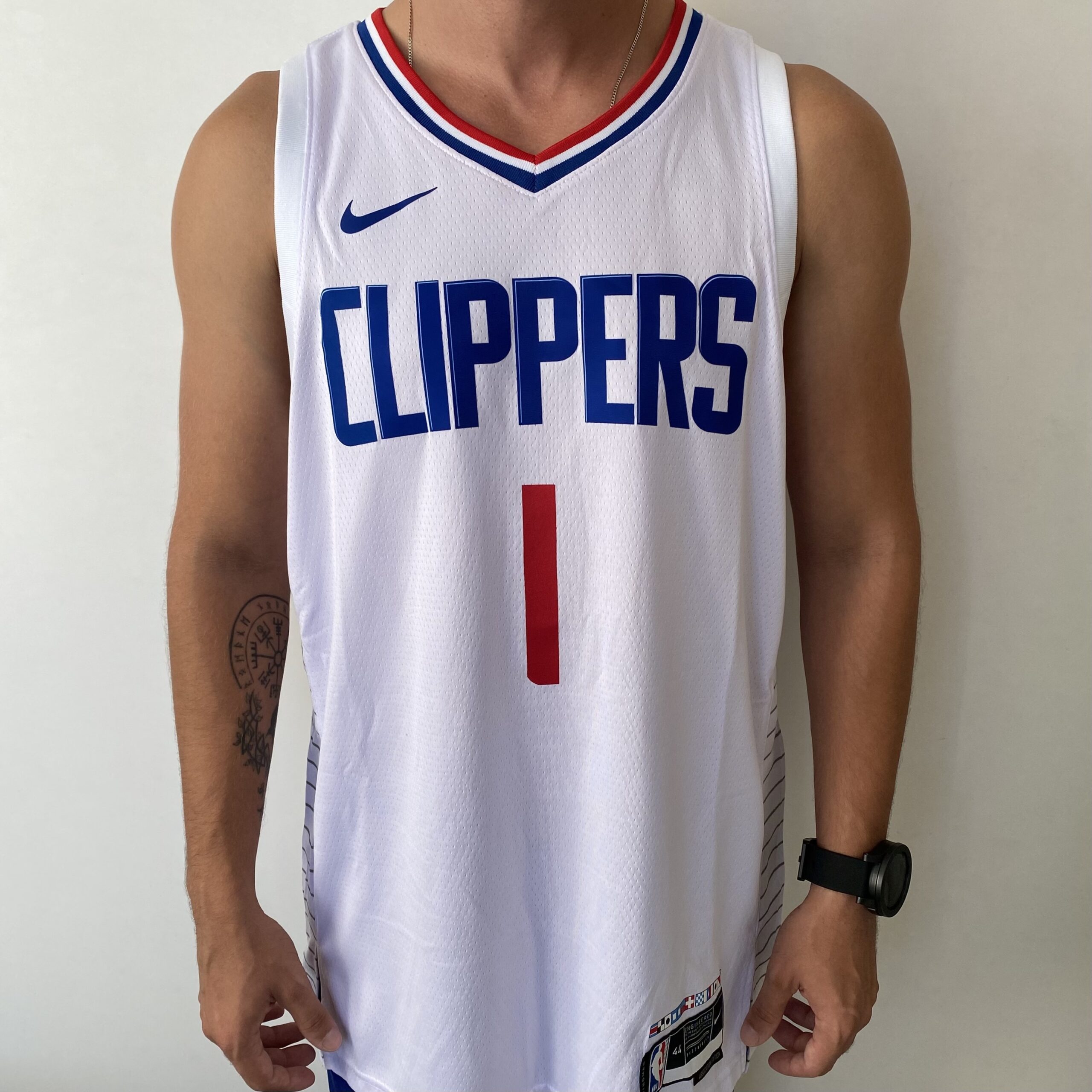 2024-01-05 16.40.34 Camiseta Regata NBA Los Angeles Clippers Harden 01 Association Edition 2024 Branca Nike - Imagem 1