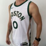 Camiseta Regata Basquete NBA Swingman Boston Celtics 0 Jayson Tatum City Edition Branca - Springfield - 2024 Nike - Imagem 9