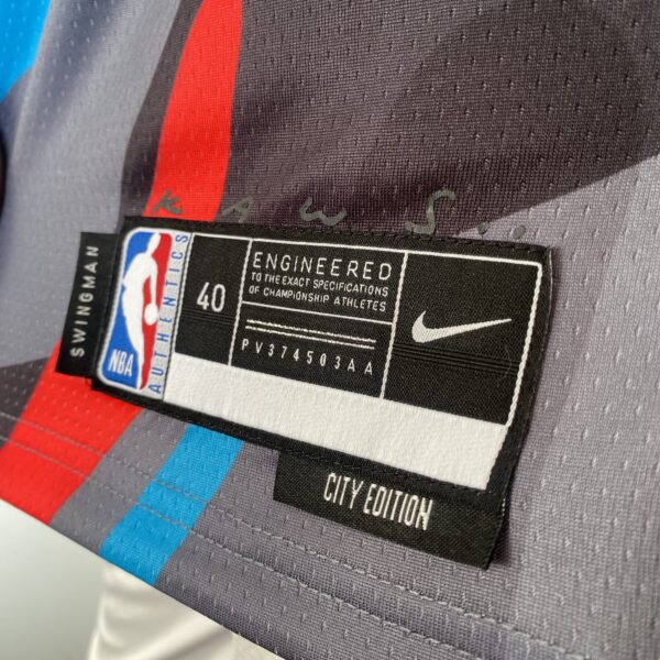 Camiseta Regata Basquete NBA Brooklyn Nets Mikal Bridges 1 City Edition Swingman 2024 Nike - Imagem 12