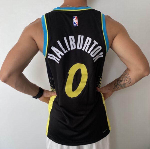 Camiseta Regata NBA Indiana Pacers Nike City Edition Swingman Tyrese Haliburton 0 Preta 2024 Nike - Imagem 22