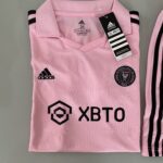 Kit Conjunto Infantil Crianças Camisa e Calção Inter Miami CF Home 2024 Rosa Adidas - Imagem 2
