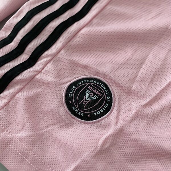 Kit Conjunto Infantil Crianças Camisa e Calção Inter Miami CF Home 2024 Rosa Adidas - Imagem 5