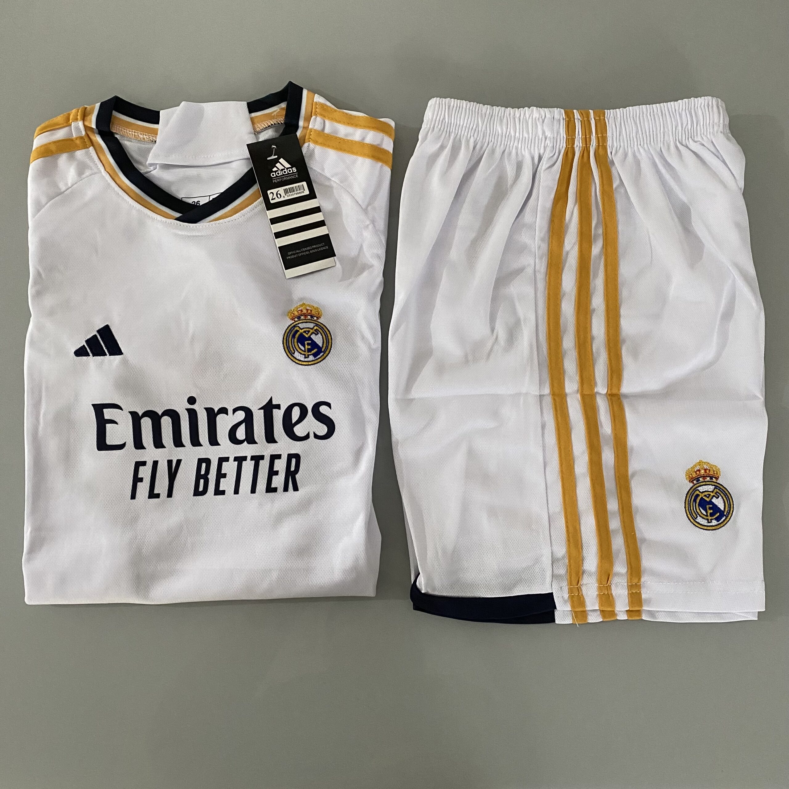 2024-02-19 17.29.34 Kit Conjunto Infantil Crianças Camisa e Calção Real Madrid Home 2023 Adidas - Imagem 1