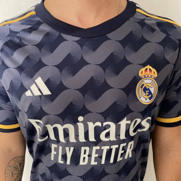 Camisa Real Madrid Away Vini Jr. 7 Versão Torcedor 2024 Adidas Personalização Anime - Imagem 4