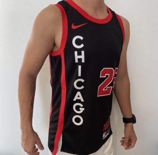Camiseta Regata NBA Chicago Bulls - Michael Jordan 23 - City Edition Preta 2024 Nike - Imagem 9