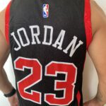 Camiseta Regata NBA Chicago Bulls - Michael Jordan 23 - City Edition Preta 2024 Nike - Imagem 18