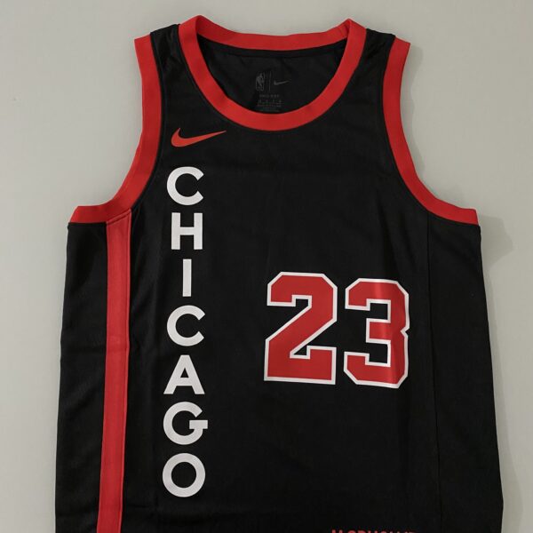 Camiseta Regata NBA Chicago Bulls - Michael Jordan 23 - City Edition Preta 2024 Nike - Imagem 19