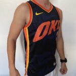 Camiseta Regata Basquete NBA Oklahoma City Thunder - 2 Shai Gilgeous-Alexander - City Edition 2024 Nike - Imagem 10