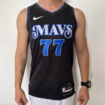 Camiseta Regata NBA Swingman Dallas Mavericks Luka Doncic 77 City Edition Preta 2024 Nike